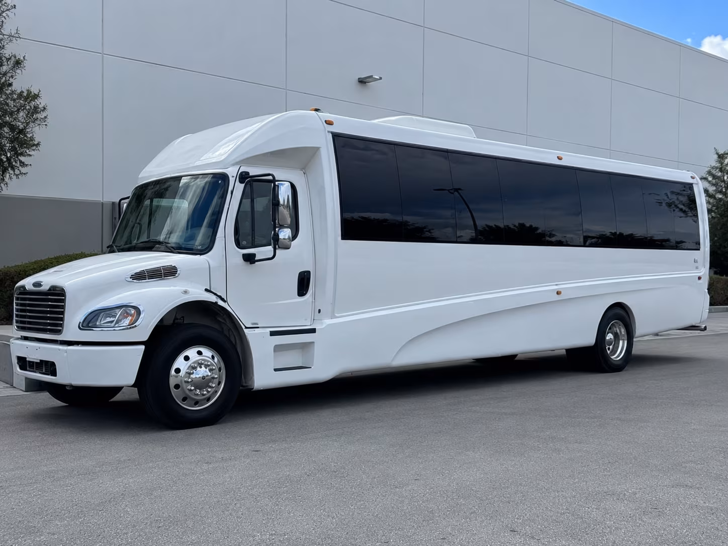 the bus type and amenities